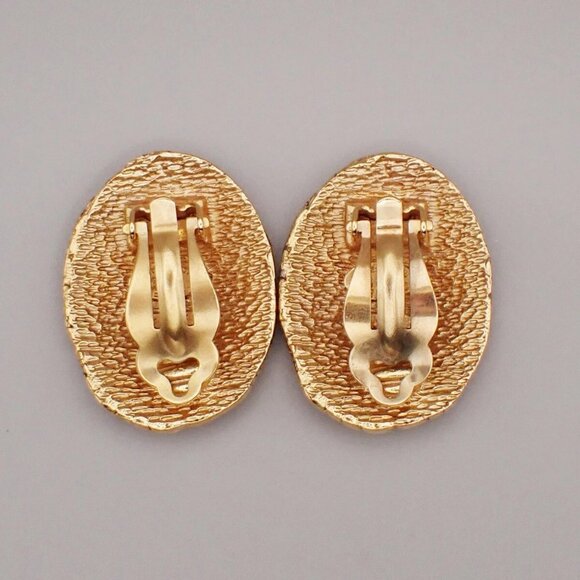 CHANEL CC Logo Oval Button Earrings 29 Clip-On Gold GHW France Vintage - Picture 8 of 13